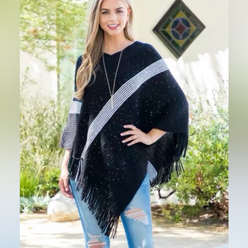 Classic Fringe Poncho - white and black OS